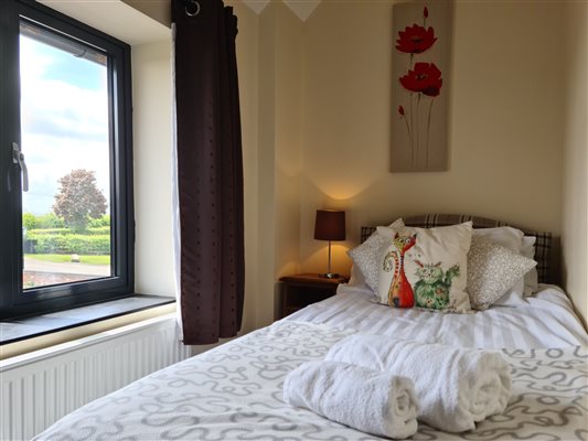 A lovely single bedroom with Stunning views