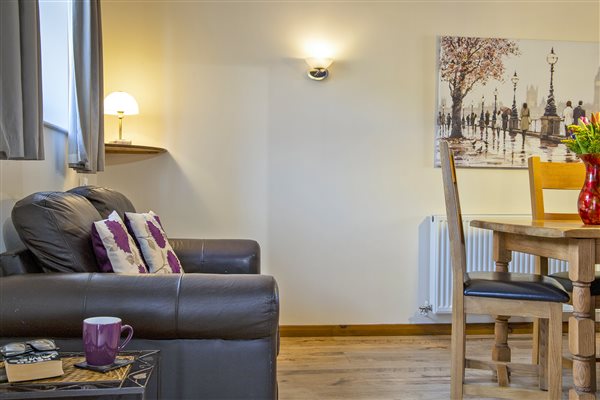 Snug & dining area
