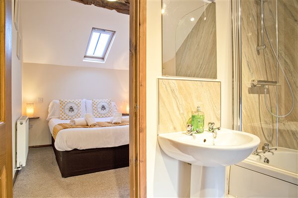 Double bedroom with Jack & Jill access to the family bathroom