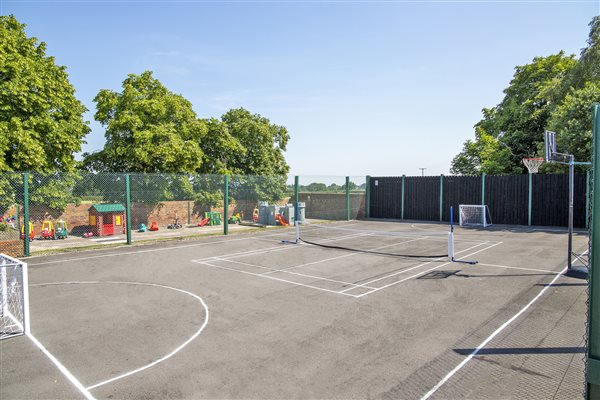 Multi sports court