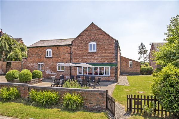 Large garden & patio area