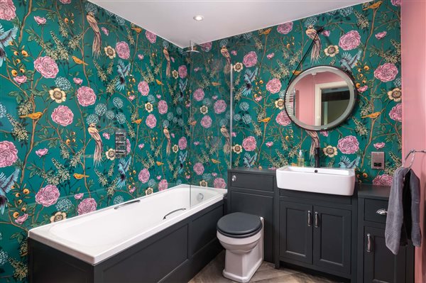 Pretty holiday cottage bathroom