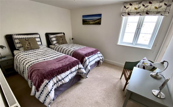 twin/super king bedroom holiday cottage