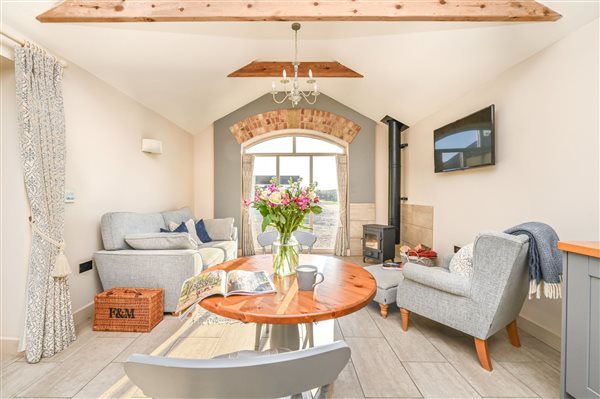 Open plan dining and lounge 