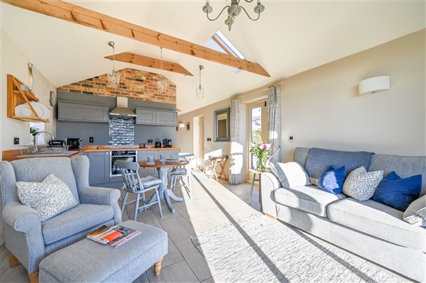 Open plan dining and kitchen