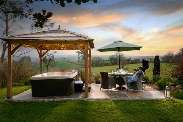 Linhay hot tub