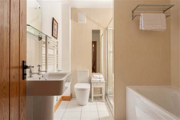 Threshing Barn family bathroom