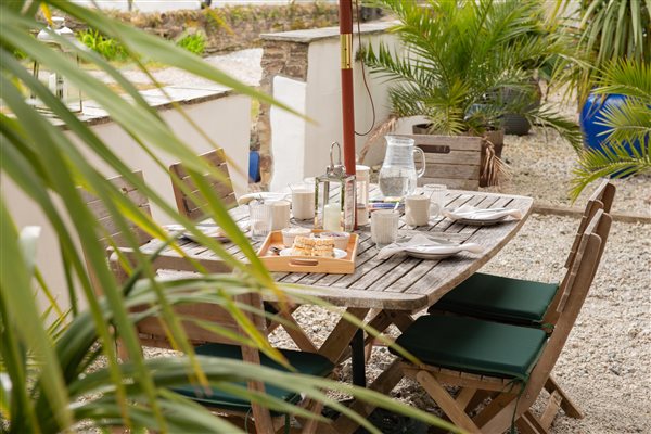 Dinning on the courtyard terrace