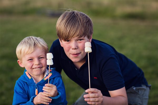 children with marshmallows