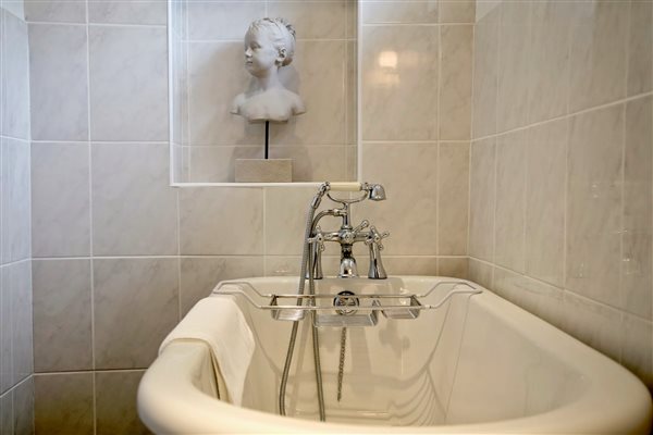 bathroom rolltop bath pedestal basin 