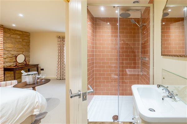 Abbey Grange bed 1 en-suite