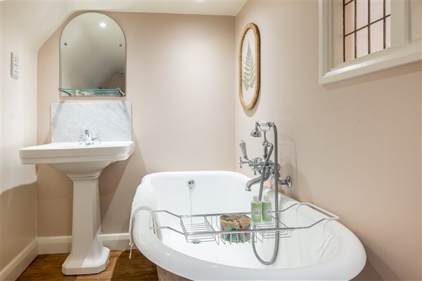 Ensuite Bathroom 2 