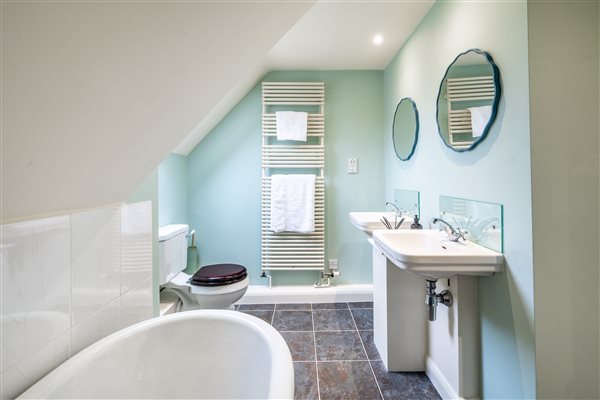 Abbey Grange bed 3 & 4 bathroom