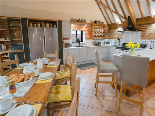 Fully fitted Kitchen in Braeburn Barn