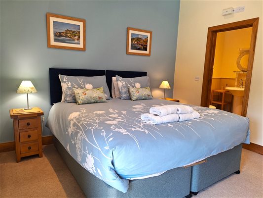 Super-king/ Twin | Nutcombe Barn | Nutcombe Holiday Cottages