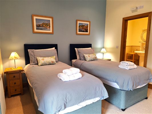 Twin/Super-king | Nutcombe Barn | Nutcombe Holiday Cottages