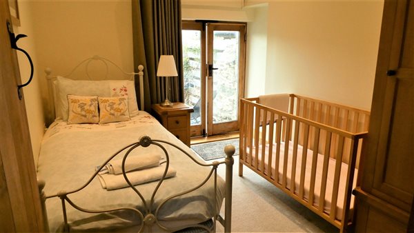 Single set up with a cot | Cider House | Nutcombe Holiday Cottages