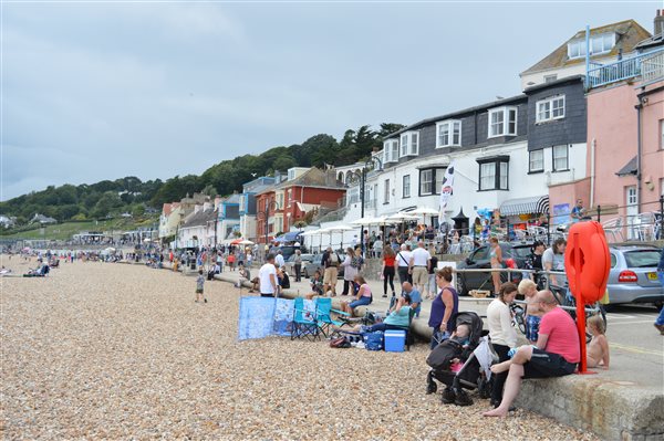 Lyme_Regis_esplanade