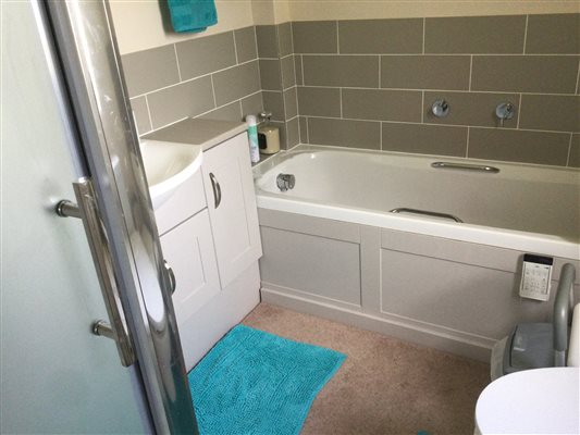 bathroom bathroom