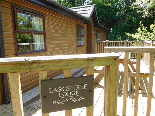 Lodge in elevated position on the farm