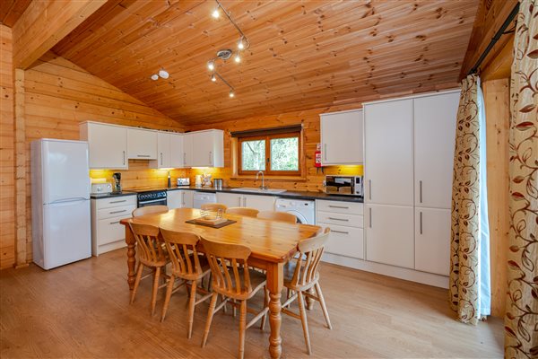 Fully equipped kitchen self catering pine lodge