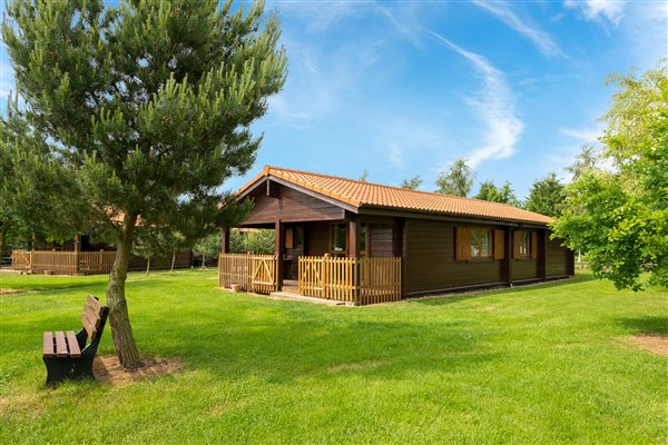 Tawny Lodge with enclosed decked area overlooking lake