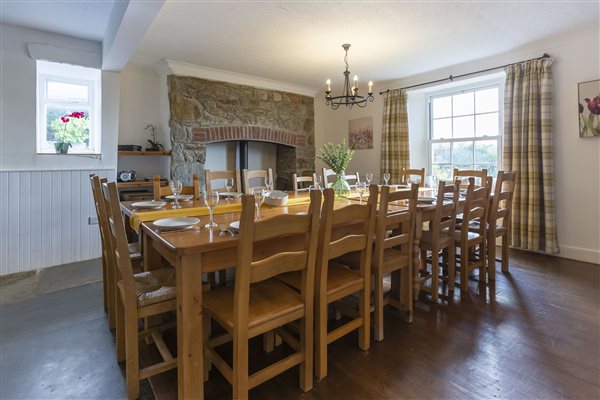 Lower Northcott Farmhouse, Sleeping 17, Dog Friendly & Hot tub - Dinning Area