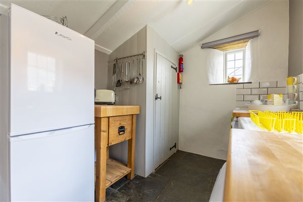 Honeysuckle Cottage, Sleeping 4 & Dog- Friendly - Kitchen