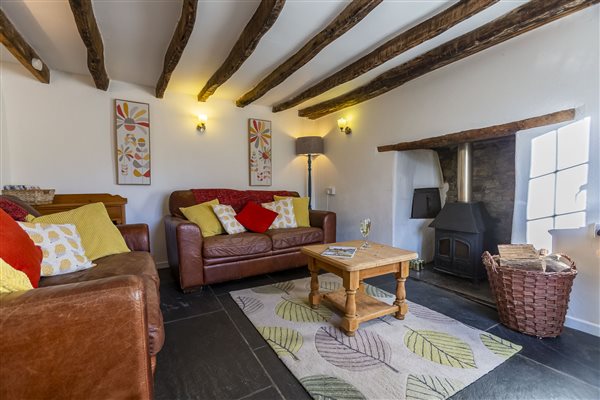Lilac Cottage, Sleeps 4 & dog-friendly - Living Room