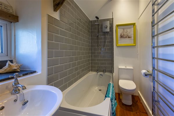 Lilac Cottage, Sleeps 4 & dog-friendly - Bathroom