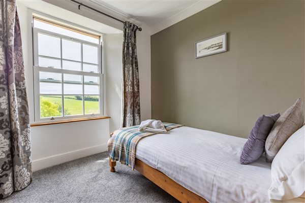 Upstairs Single Bedroom