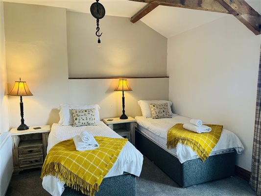Court Farmhouse, Sleeping 12 & Dog- Friendly - Bedroom 6 total ZIP AND LINK
