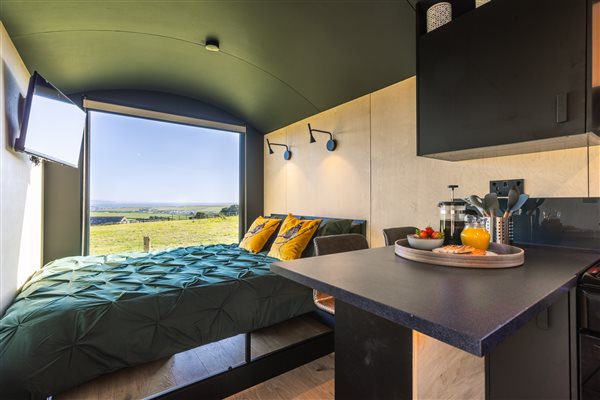 Bedroom and Breakfast Bar