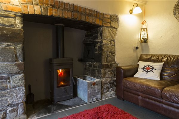 Fuchsia Cottage, Sleeps 4, dog-friendly & Hot tub - Living Space