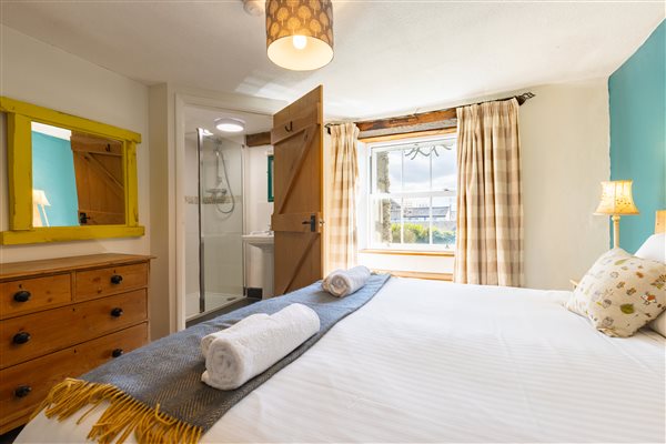 bedroom 5 with ensuit