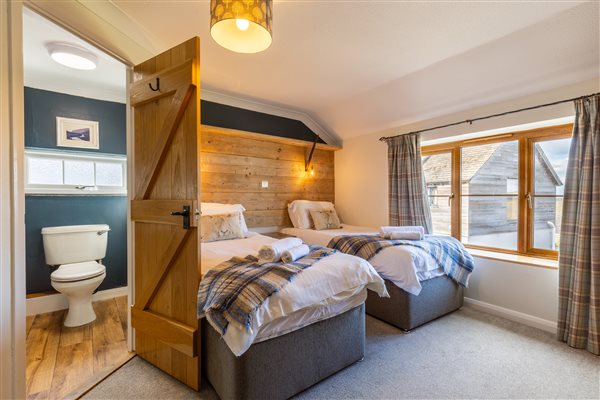 bedroom 2 with ensuit