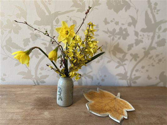 flowers, maple leaf desk