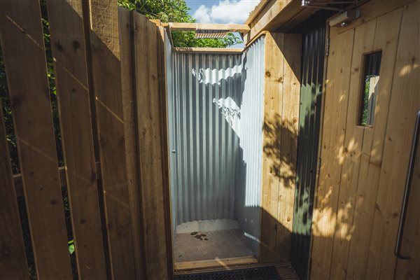 outdoor cold shower