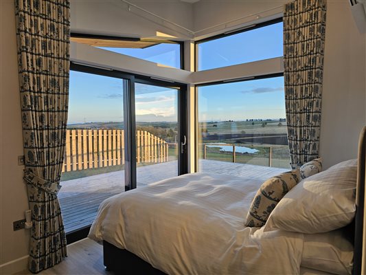 Woodland Lodge ensuite bedroom