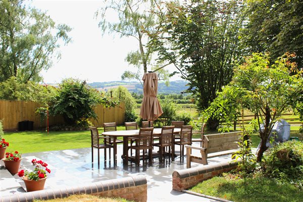 Hop Kiln Outdoor Eating Area