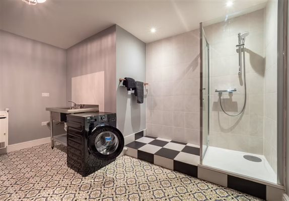 Grange shower room