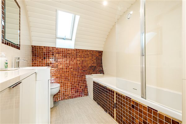 Bumble Barn bathroom