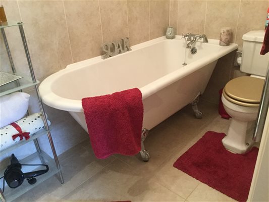 Luxury En-suite with Bath & Shower
