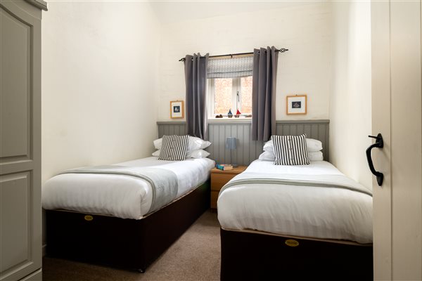 Owl twin bedroom