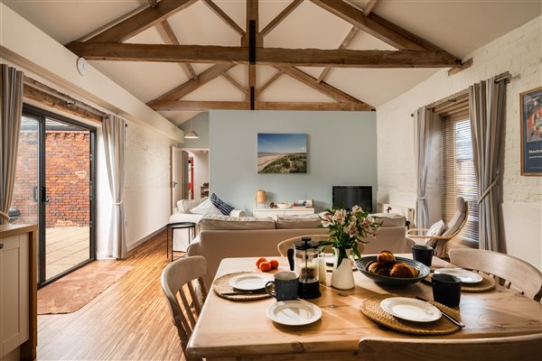 Owls roost dining space