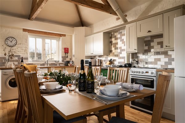 Swallow Cottage dining area