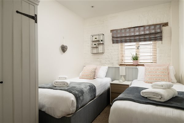 Woodpecker twin bedroom