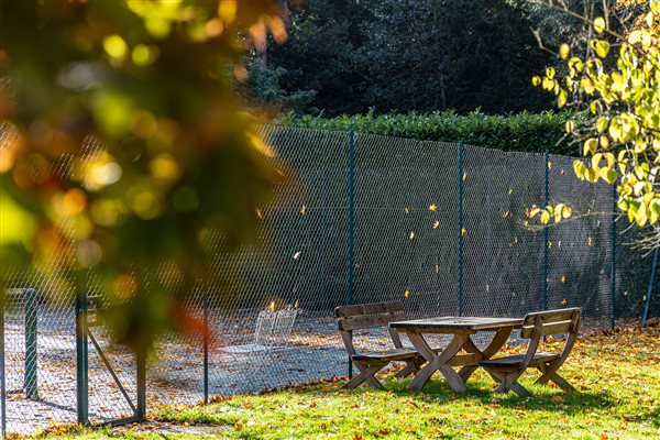 Seating area next to tennis court
