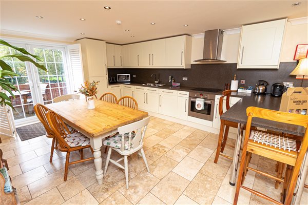 Kitchen & Dining space