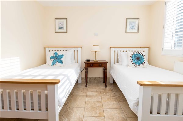 twin beds